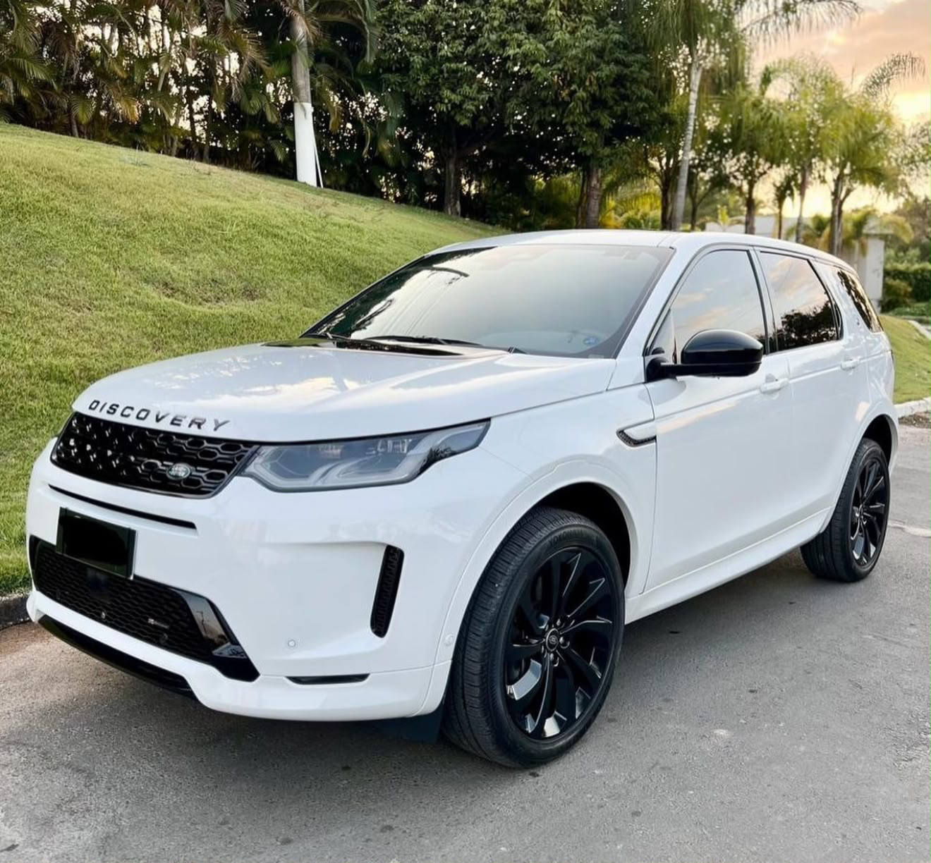 Land Rover Discovery Sport D200 SE R-Dynamic 2023 branca vista frontal